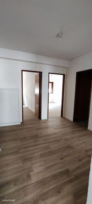 T4 em Rio Tinto com 2 casas de banho e varanda