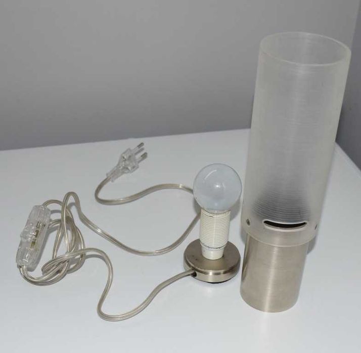Candeeiro de mesa com base em inox pesada e de elevada qualidade