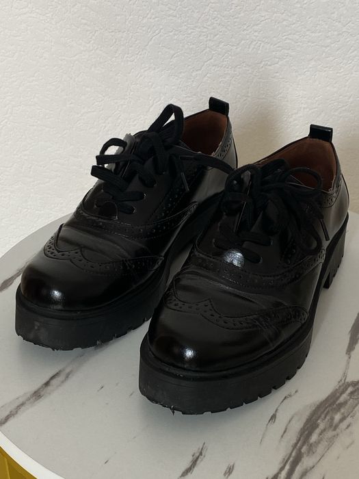 Loafersy “lakierowane”