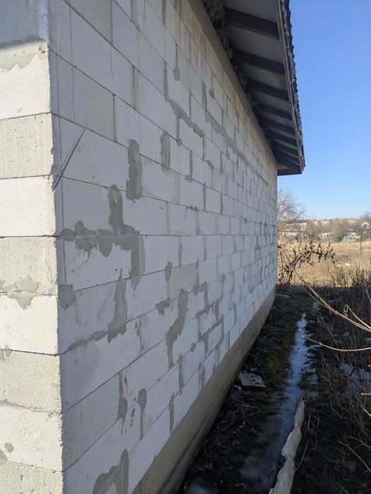 Продається БЕЗ КОМІСІЇ ТЕРМІНОВО недобудований будинок для тих, хто мр