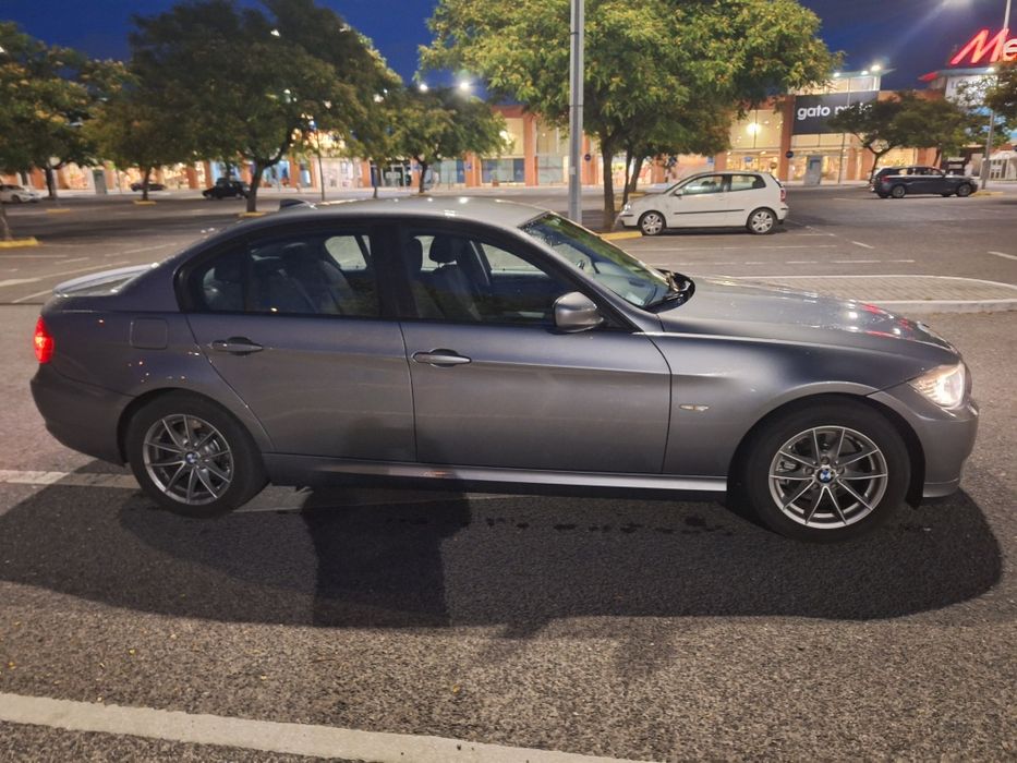 BMW 320 d  2010 com navegação — photo 2