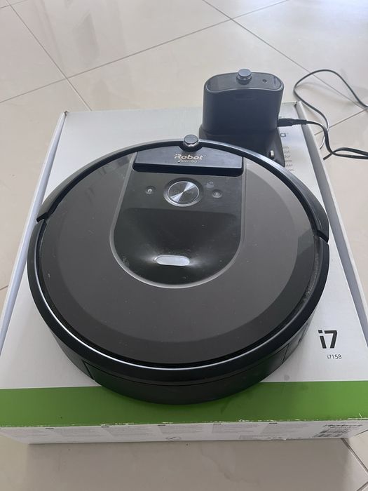 iRobot Roomba i7 + karton – stan db