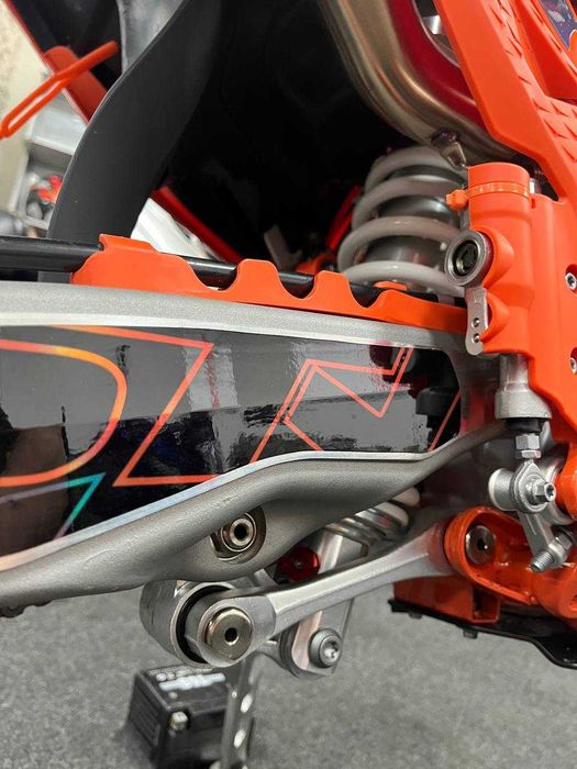 Мотоцикл STN V8 Motard