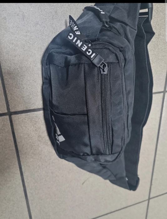 Czarna nerka duża 4 suwaki