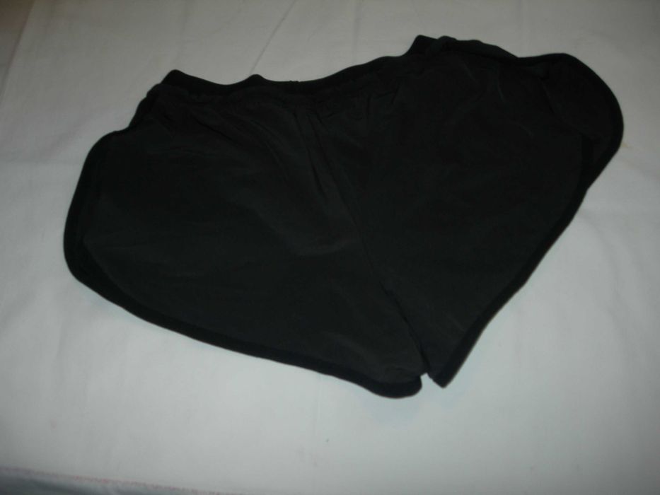 Calções de treino Senhora. Nike.
XS / 34 /