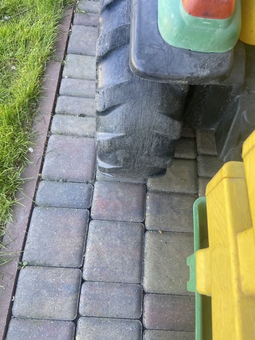 Traktor Per Perego John Deere z ladowaczem i przyczepą 12V