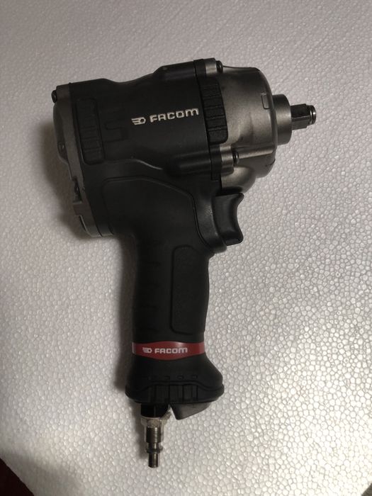 Vendo pneumatica Facom