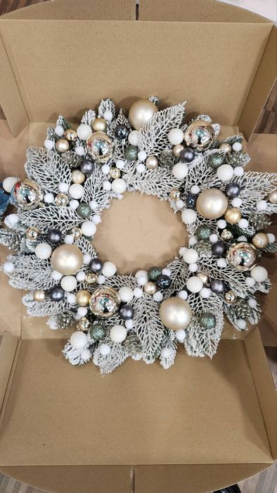 Новорічні віночки і композиції