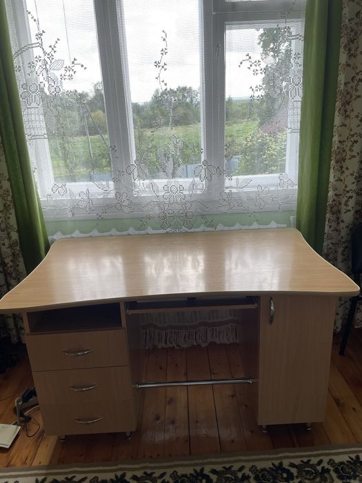 Стіл для навчання