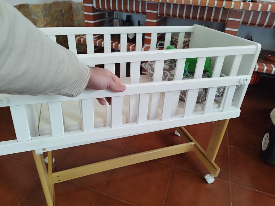 Vendo cama de bebé next to me