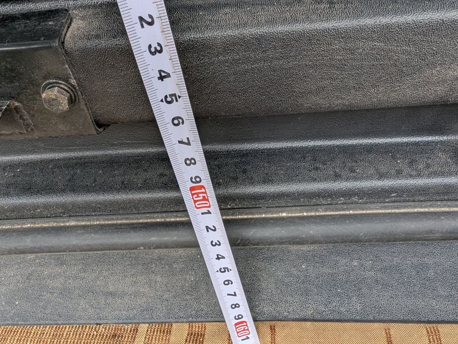 Кришка кузова для Mitsubishi L200. Чорна