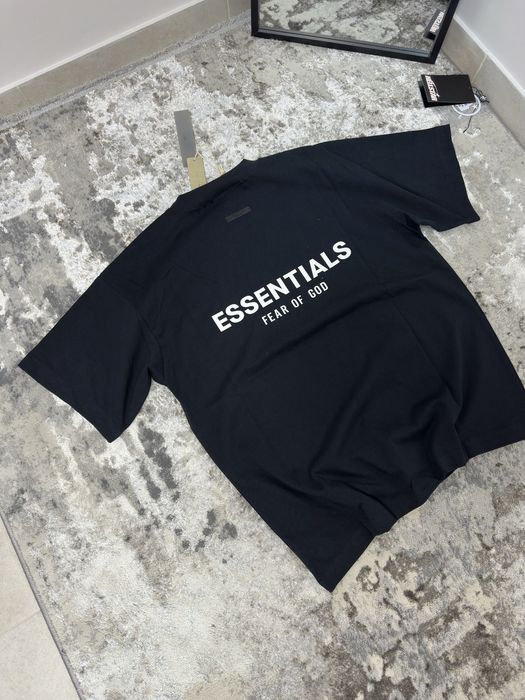 Футболка Essentials