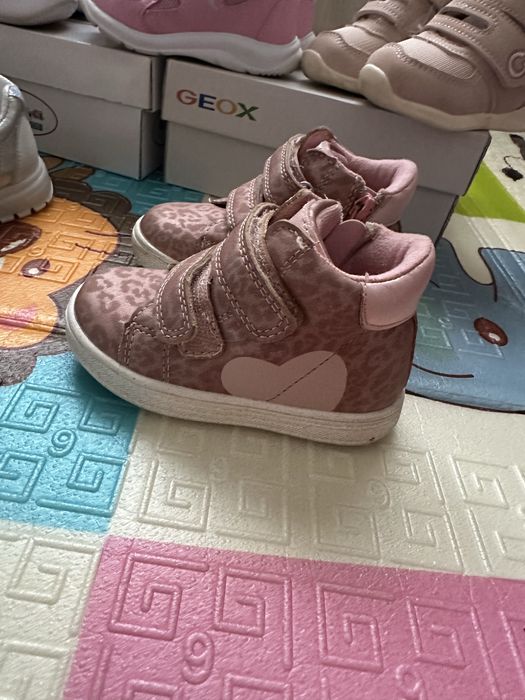 Взуття для дівчинки