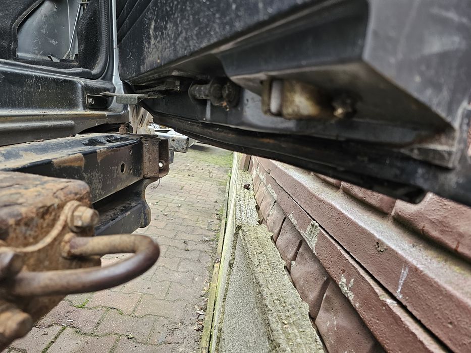 Nissan Patrol Y61 GU4  drzwi bagarznika prawe