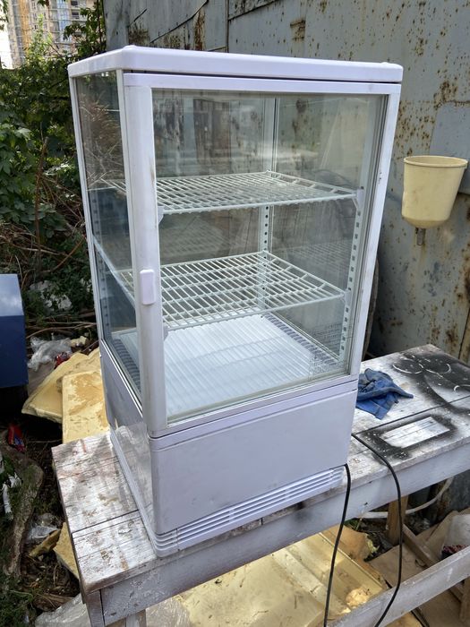 Кондитерская витрина Куб холодильник для десертов под заказ