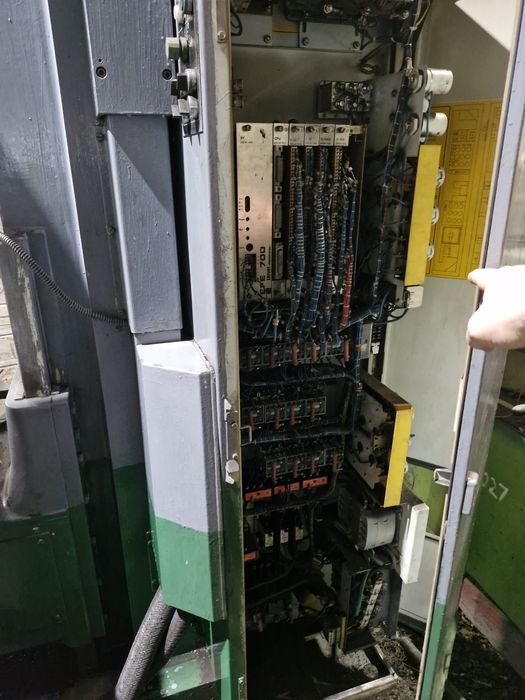 FSS 400E  Вертикально фрезерный станок (аналог 6Р13, 6Т13)