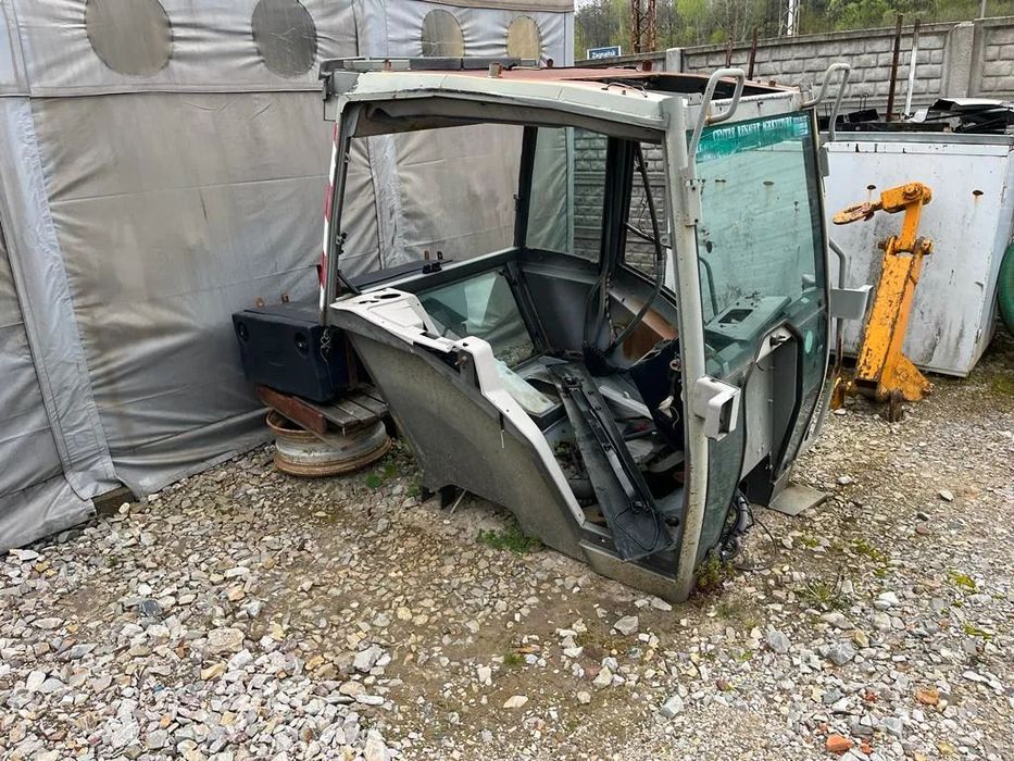 Kabina do traktora Reanault Ergos