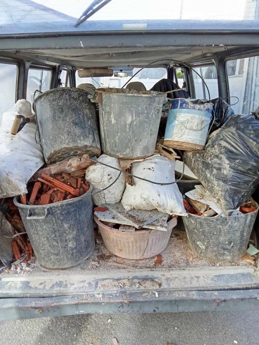 Demolição e recolha de entulho