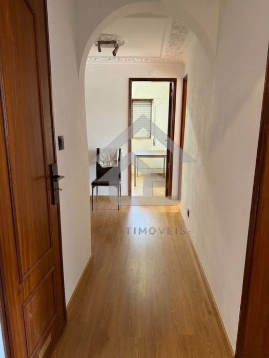 Quartos individuais grandes a menos de 30segundos da Estação de Queluz-Belas
