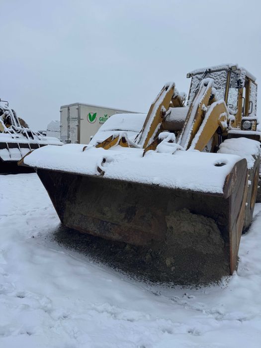 Фронтальний навантажувач