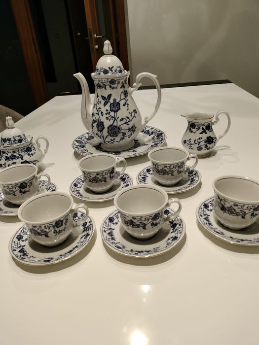 Conjunto de chá. Porcelana LG Limoges decorada a mão