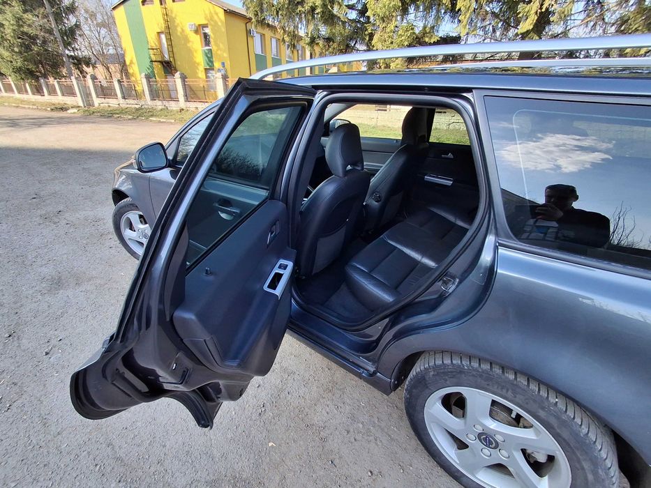 Продам volvo v50 2011року