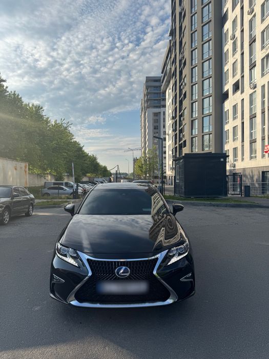 Здам в оренду Lexus ES300h 2016 року— гібрид на газу!