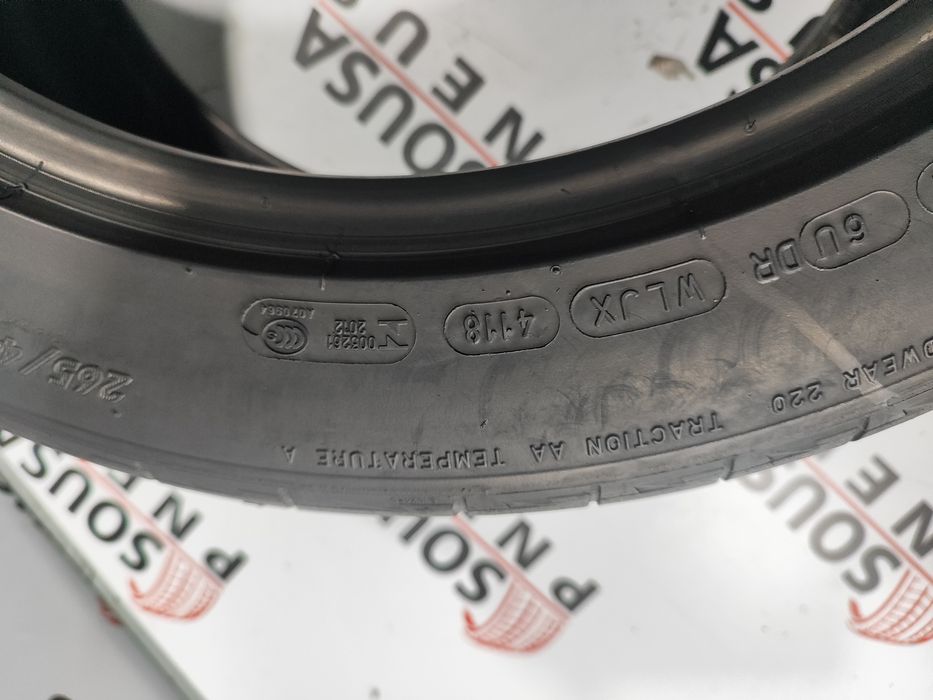 160 Euros 2 pneus semi novos 265-40 ZR18 Michelin 101y Oferta Portes
