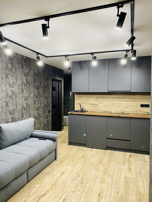 Подобово з РЕЗЕРВНИМ ЖИВЛЕННЯМ 2к -  LUX з джакузі в ЖК Рівер Парк