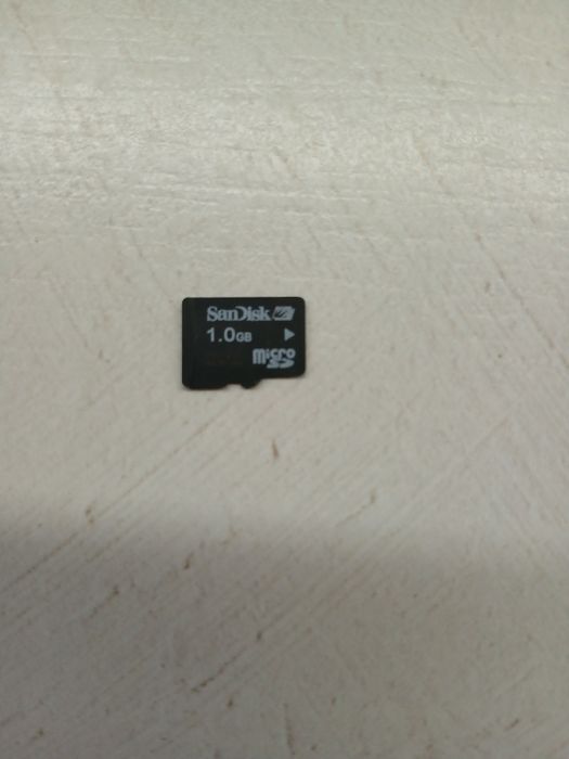 Карта памяти на 1 Гб.