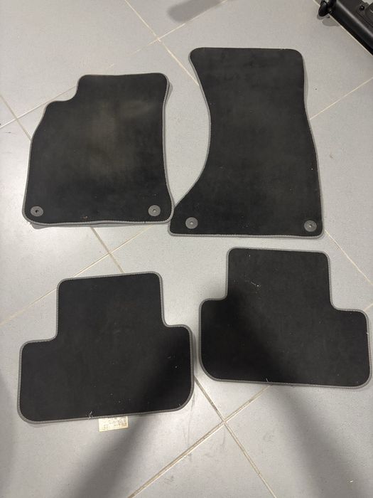 Tapetes Audi A5, em bom estado de conservacao………