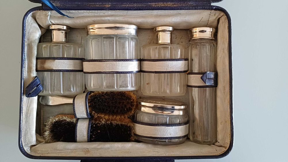 Estojo de Viagem Antigo