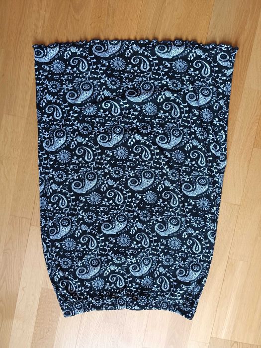 Spódnica długa midi czarna z białym wzorem z gumką i rozcięciem 42-46