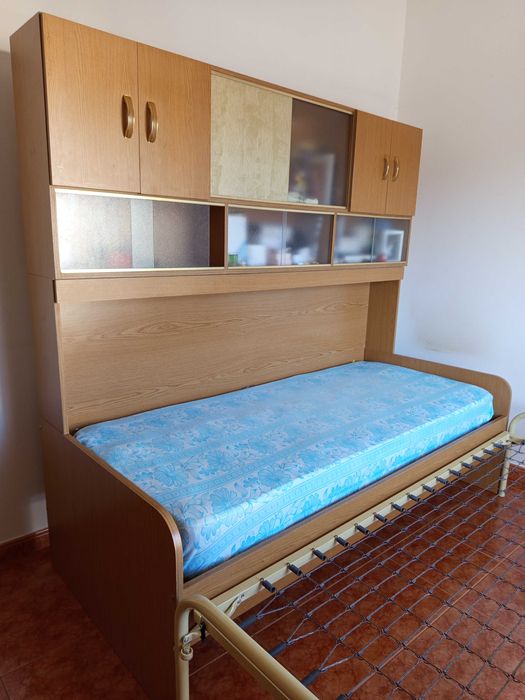 Cama de solteiro,  dupla