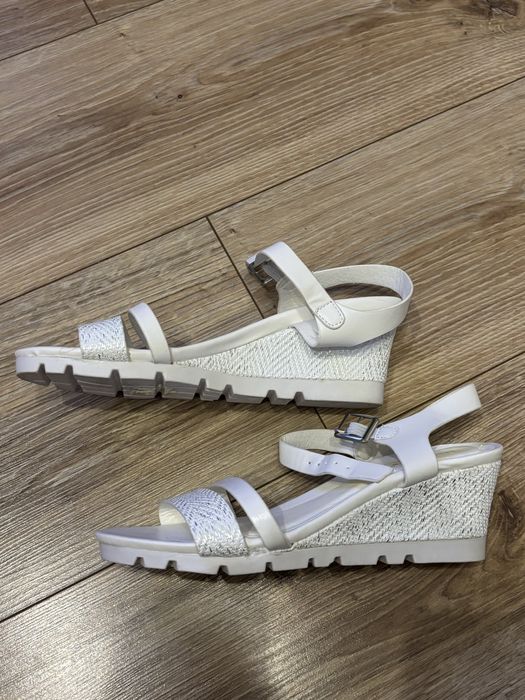 Sandaly biale rozmiar 38 nowe