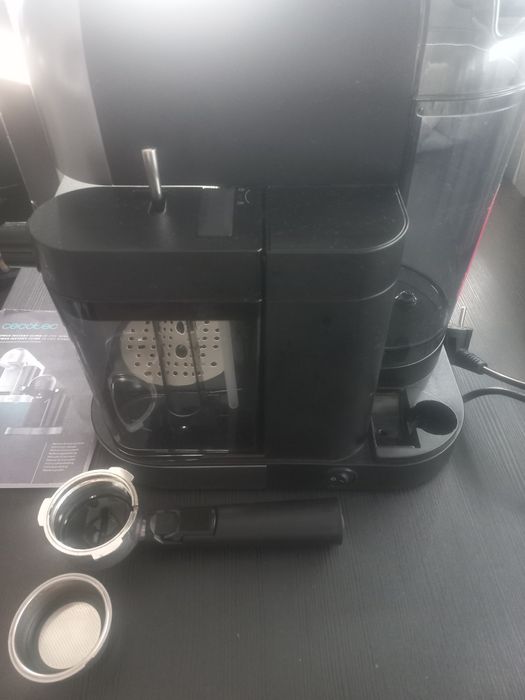 Máquina de cafe manual e capsulas