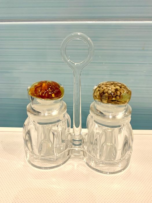 Набор для специй. Солонка и пепечница.