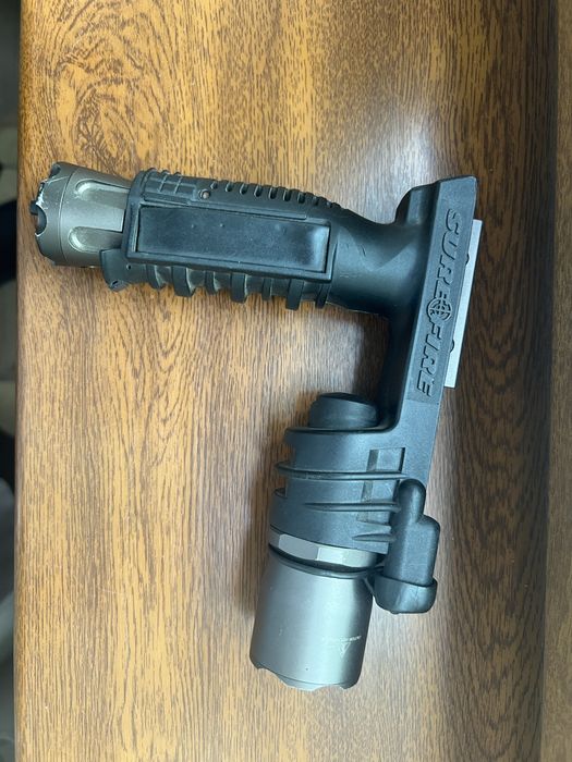 Тактичний ліхтар SureFire m900/m910a vertical grip