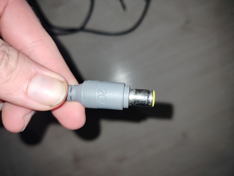 Zasilacz Lenovo 90W 20V  stan bardzo dobry