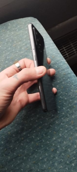 Продам смартфон Samsung galaxy A52. 128 GB. Оп. 4 GB.