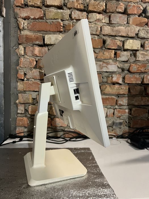 Монітор LG білий 24 діагональ