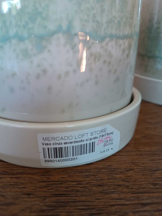 Vaso cinza esverdeado com prato