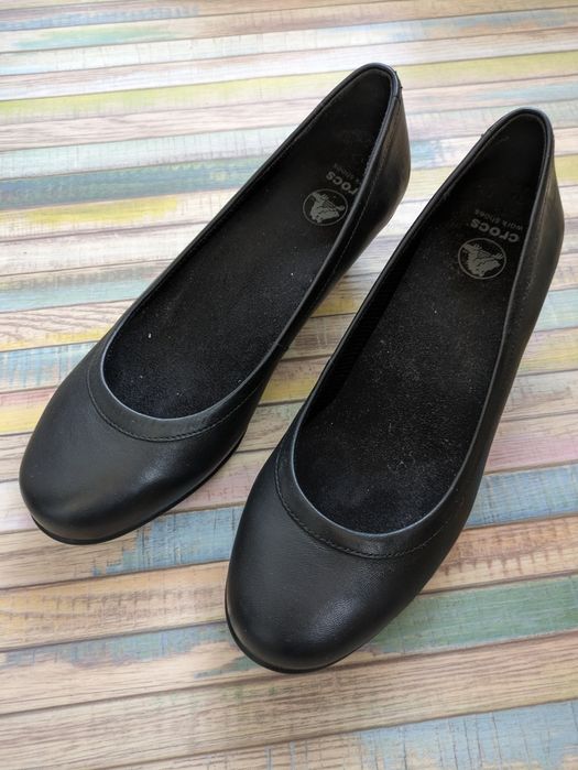 Нові шкіряні балетки Crocs