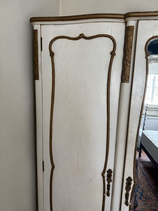 Cama, cómoda e roupeiro