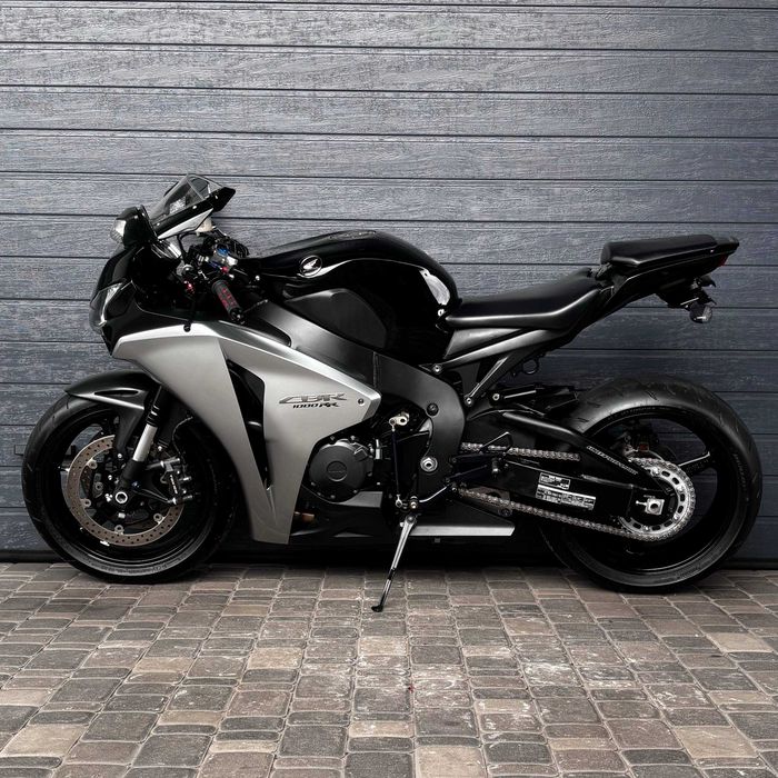 Продам мотоцикл Honda CBR1000RR (0147)