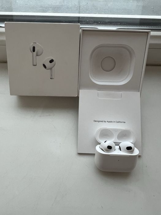 Airpods 3 оригінал (правий навушник хрипить)