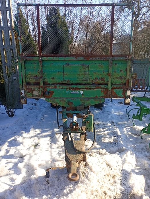 Przyczepa rozrzutnik czarna białostocka kultywator