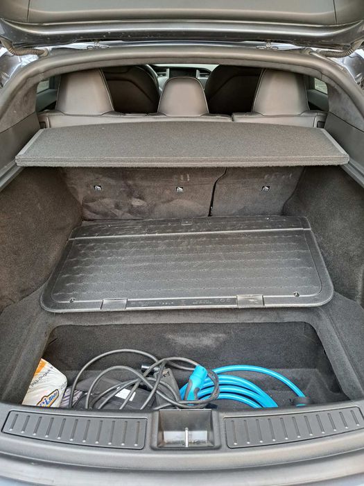 Продаю Tesla Model S 2020
