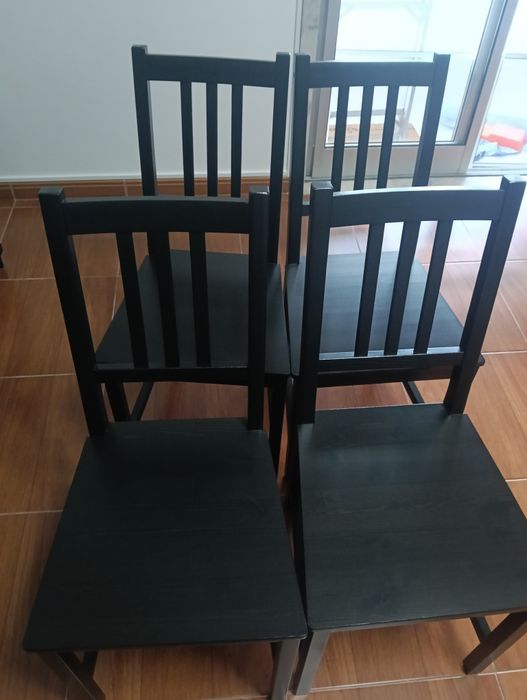 Cadeiras Pretas (4 und.)