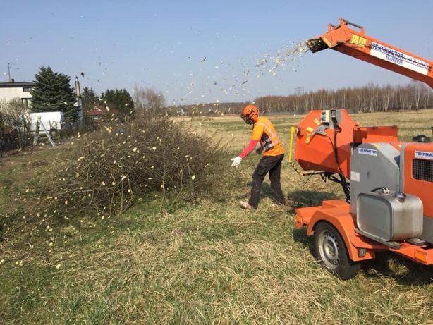 Usługi rębak zrębkowanie gałęzi wycinka drzew czyszczenie działek